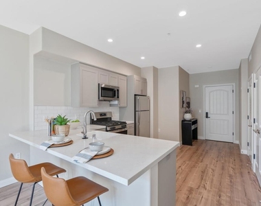 111 N Madison Avenue - Photo Thumbnail 7