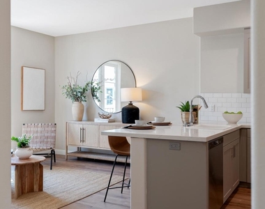 111 N Madison Avenue - Photo Thumbnail 15