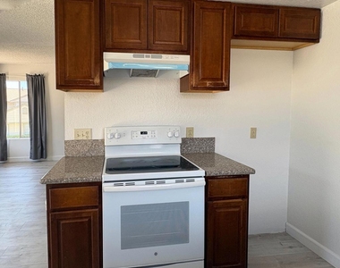 1811 Ewing Court - Photo Thumbnail 12