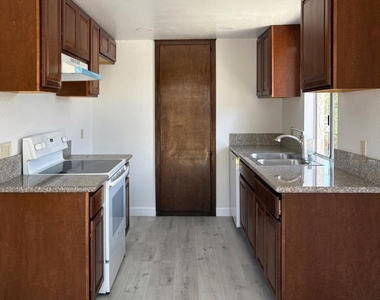 1811 Ewing Court - Photo Thumbnail 8
