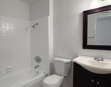 1811 Ewing Court - Photo Thumbnail 17