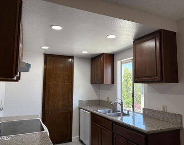 1811 Ewing Court - Photo Thumbnail 9