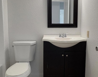1811 Ewing Court - Photo Thumbnail 18