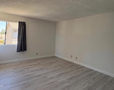 1811 Ewing Court - Photo Thumbnail 24