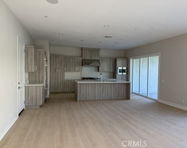 130 Sierra Madre - Photo Thumbnail 5