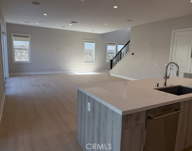 130 Sierra Madre - Photo Thumbnail 7