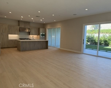 130 Sierra Madre - Photo Thumbnail 8