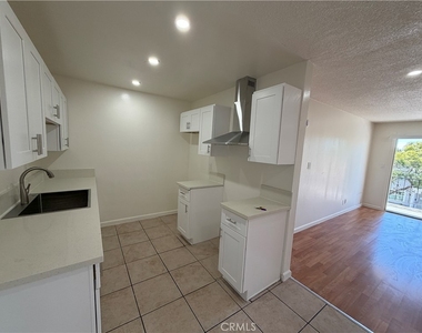 737 E 5th - Photo Thumbnail 2