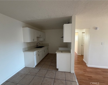 737 E 5th - Photo Thumbnail 11