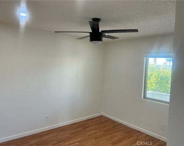 737 E 5th - Photo Thumbnail 7
