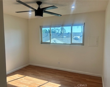 737 E 5th - Photo Thumbnail 4