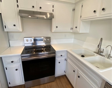 21292 Greenspray Lane - Photo Thumbnail 7