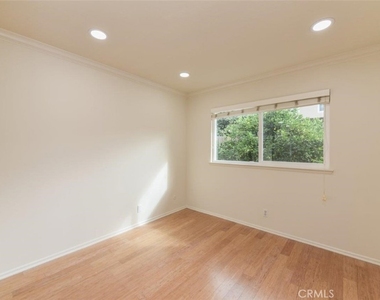 17562 Manchester Ave - Photo Thumbnail 12