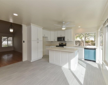 17562 Manchester Ave - Photo Thumbnail 5