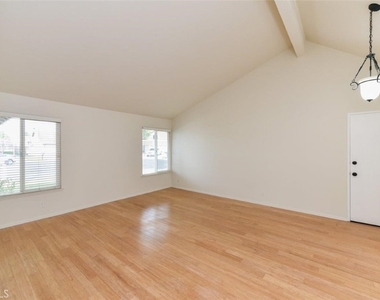 17562 Manchester Ave - Photo Thumbnail 11