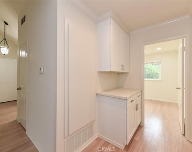 17562 Manchester Ave - Photo Thumbnail 6