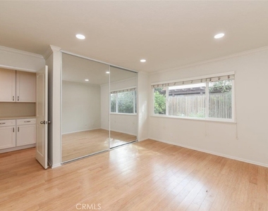 17562 Manchester Ave - Photo Thumbnail 15