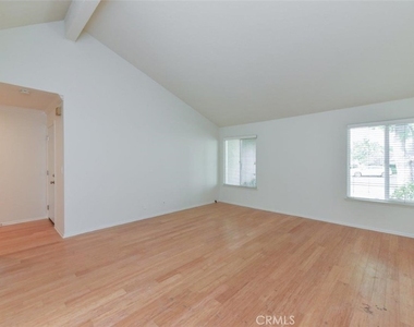 17562 Manchester Ave - Photo Thumbnail 9