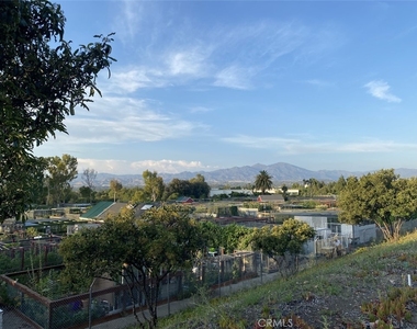 881 Via Mendoza - Photo Thumbnail 46