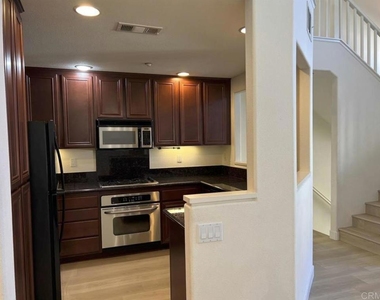 10428 Whitcomb Way - Photo Thumbnail 7