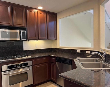 10428 Whitcomb Way - Photo Thumbnail 8
