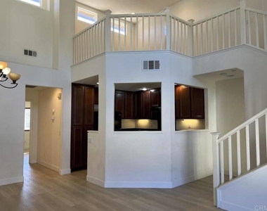 10428 Whitcomb Way - Photo Thumbnail 13