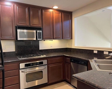 10428 Whitcomb Way - Photo Thumbnail 9