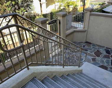 10428 Whitcomb Way - Photo Thumbnail 2