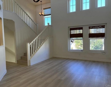 10428 Whitcomb Way - Photo Thumbnail 15