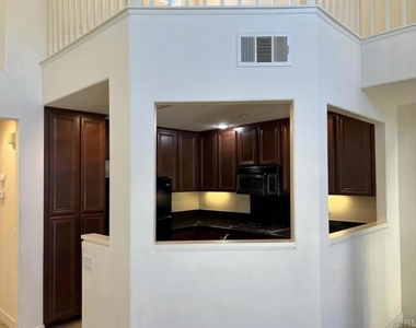 10428 Whitcomb Way - Photo Thumbnail 6