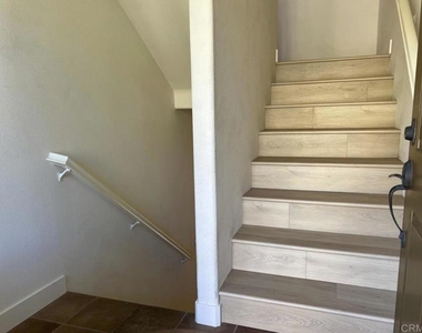 10428 Whitcomb Way - Photo Thumbnail 4