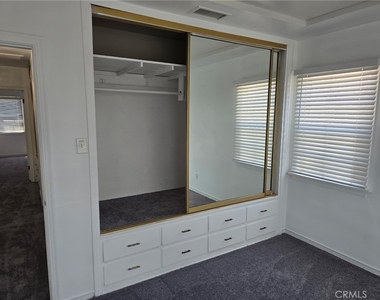 2912 W 82nd Place - Photo Thumbnail 12