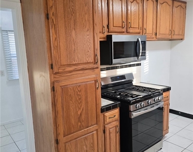 2912 W 82nd Place - Photo Thumbnail 5