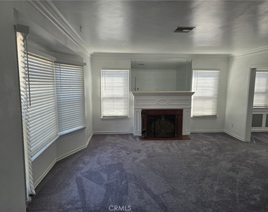 2912 W 82nd Place - Photo Thumbnail 3