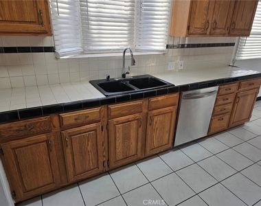 2912 W 82nd Place - Photo Thumbnail 4