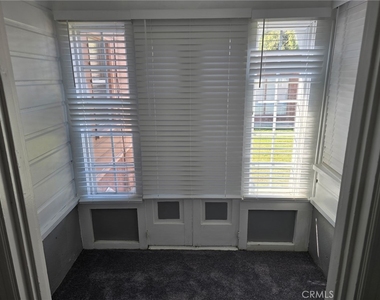 2912 W 82nd Place - Photo Thumbnail 8