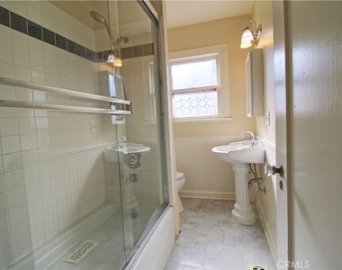 304 Normandie Court - Photo Thumbnail 12