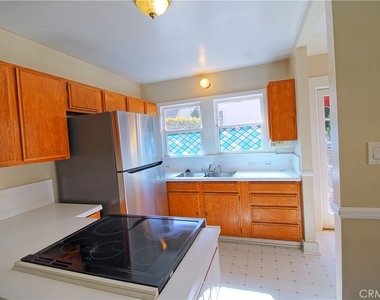 304 Normandie Court - Photo Thumbnail 8