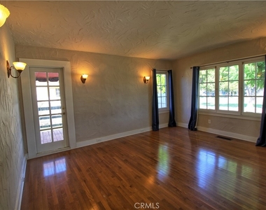 304 Normandie Court - Photo Thumbnail 4