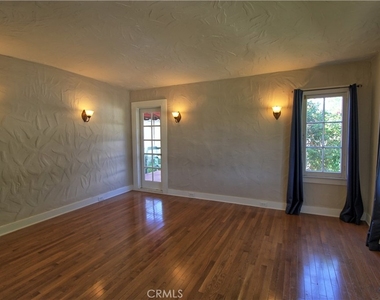 304 Normandie Court - Photo Thumbnail 3