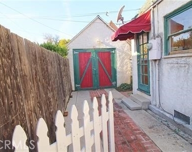 304 Normandie Court - Photo Thumbnail 13
