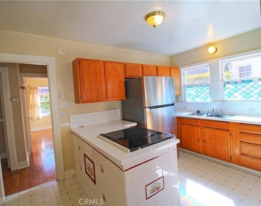 304 Normandie Court - Photo Thumbnail 7