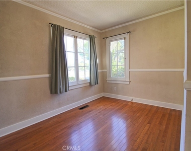 304 Normandie Court - Photo Thumbnail 11