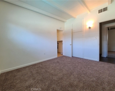 1321 Campus Avenue - Photo Thumbnail 11