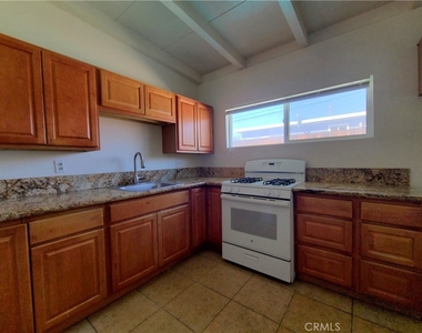 1321 Campus Avenue - Photo Thumbnail 7