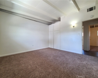 1321 Campus Avenue - Photo Thumbnail 16