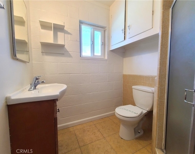 1321 Campus Avenue - Photo Thumbnail 9