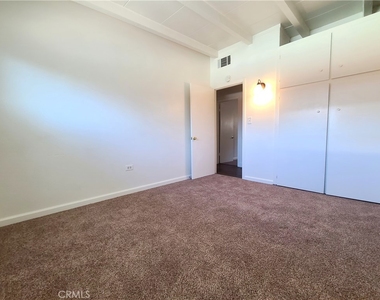 1321 Campus Avenue - Photo Thumbnail 13