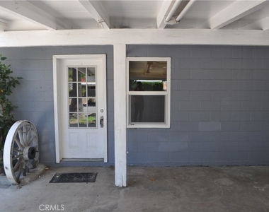 1321 Campus Avenue - Photo Thumbnail 3