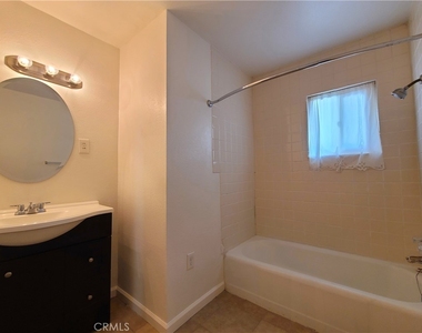 1321 Campus Avenue - Photo Thumbnail 15